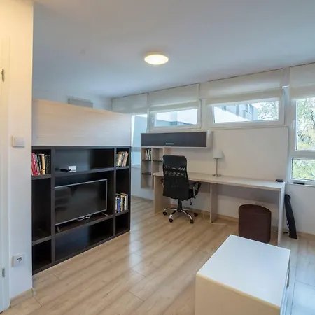 Zoo Self Service Apartment